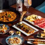 Un Viaje Culinario por la Paella y las Tapas Tradicionales