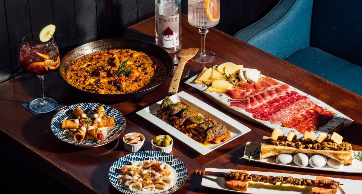 un viaje culinario por la paella y las tapas tradicionales